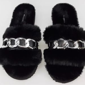 Michael Kors Women's Scarlett  Chain Detail Fuzz Faux Fur Slippers Size  7 Black